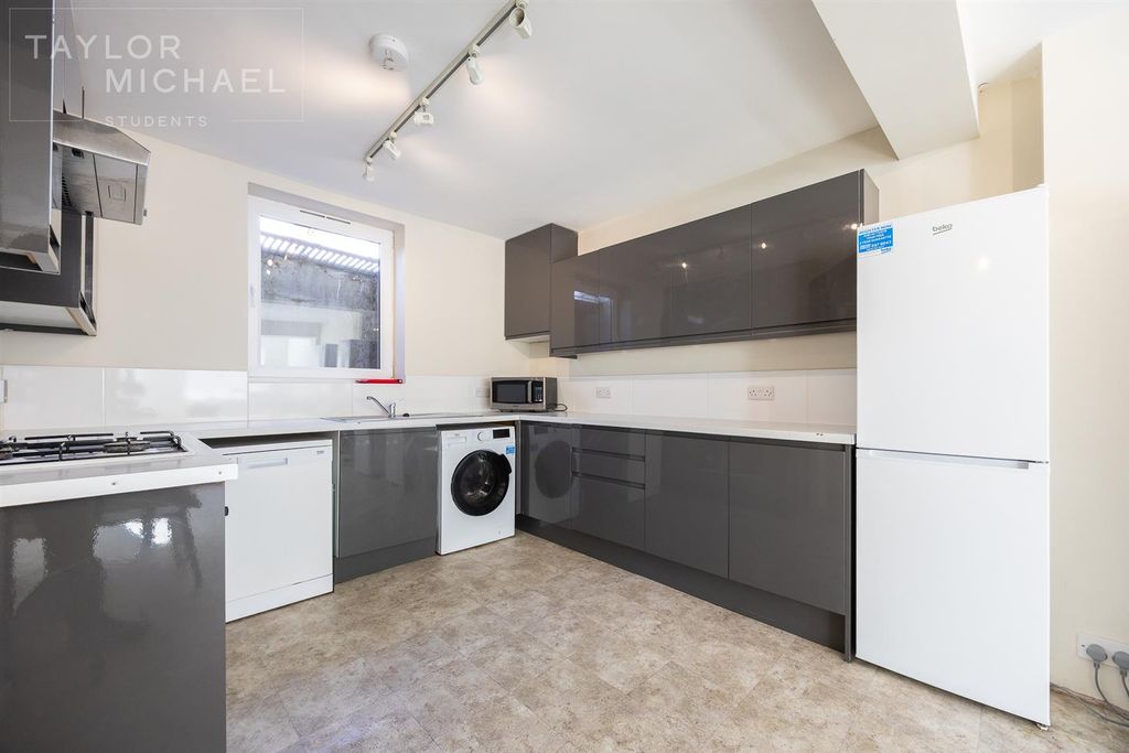 Property photo 1 of 25 Kitchen