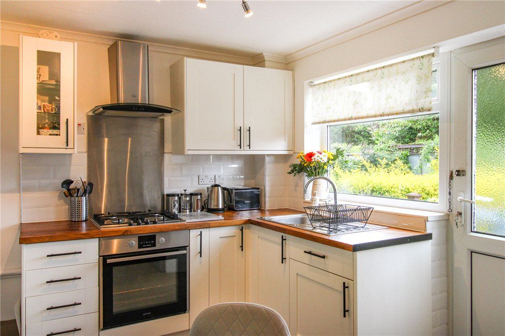 Property photo 2 of 8 Kitchen