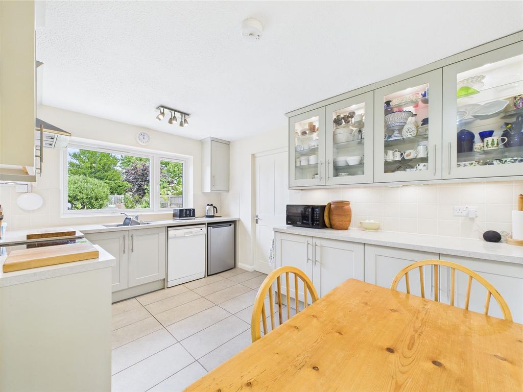 Property photo 3 of 23 Kitchen / Breakfast Room