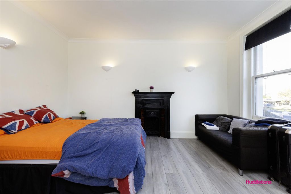 Property photo 3 of 12 Hampstead Road -3.Jpg