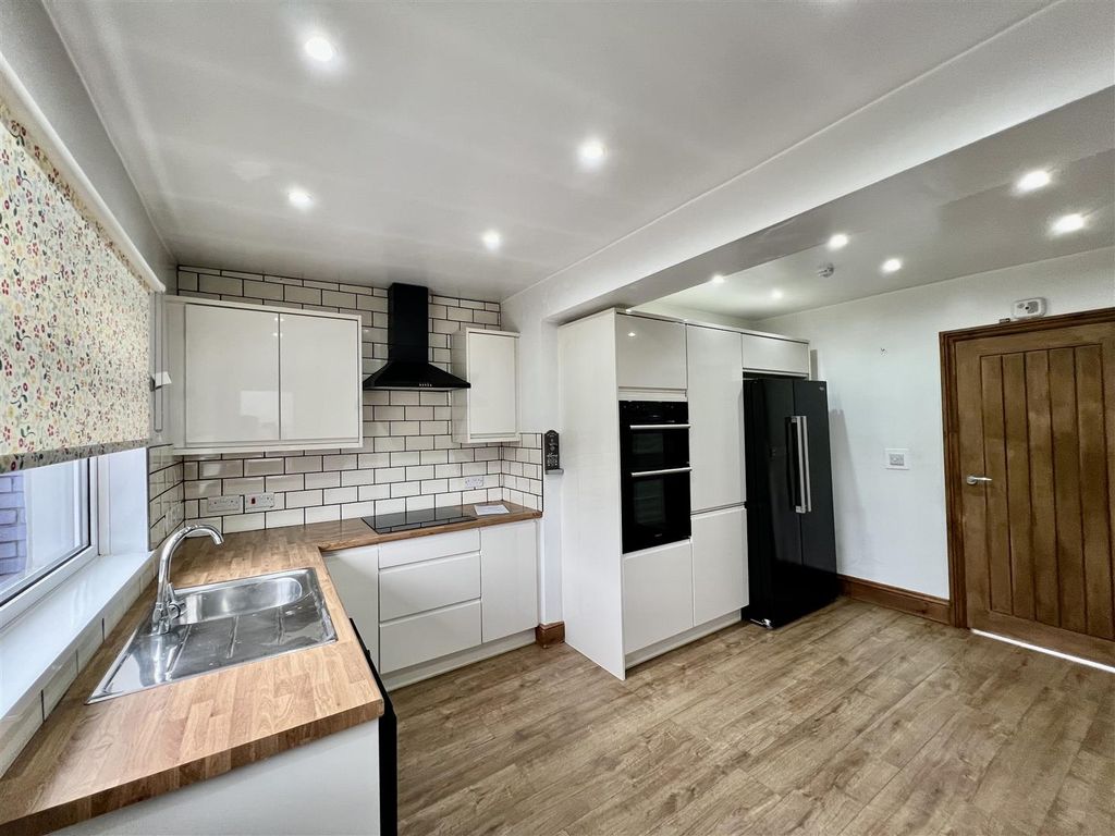 Property photo 3 of 13 Kitchen