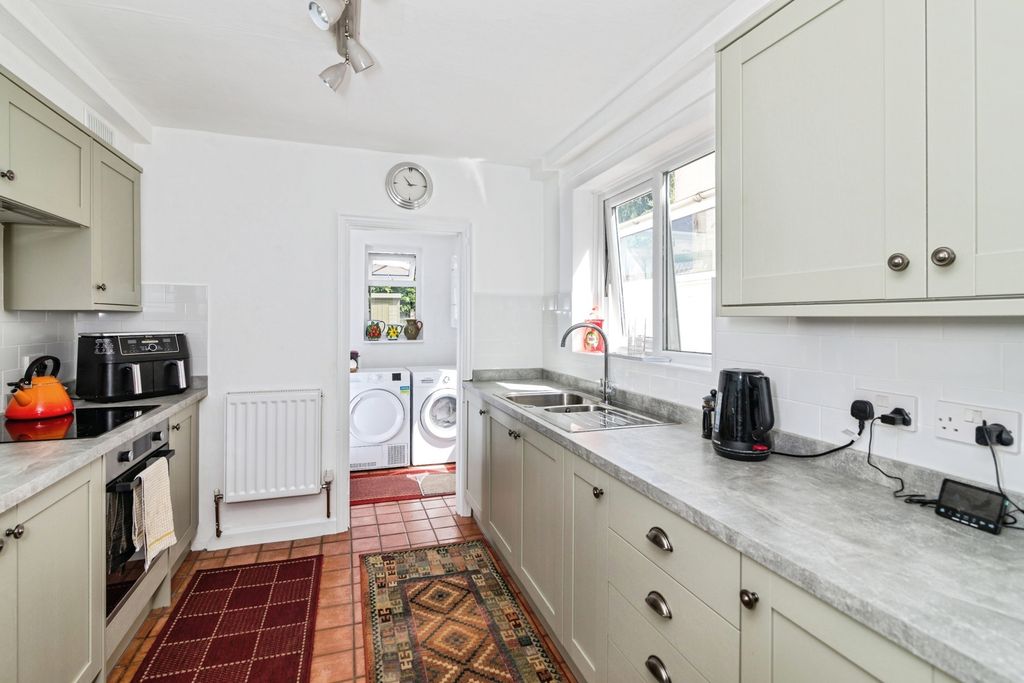 Property photo 3 of 17 Kitchen