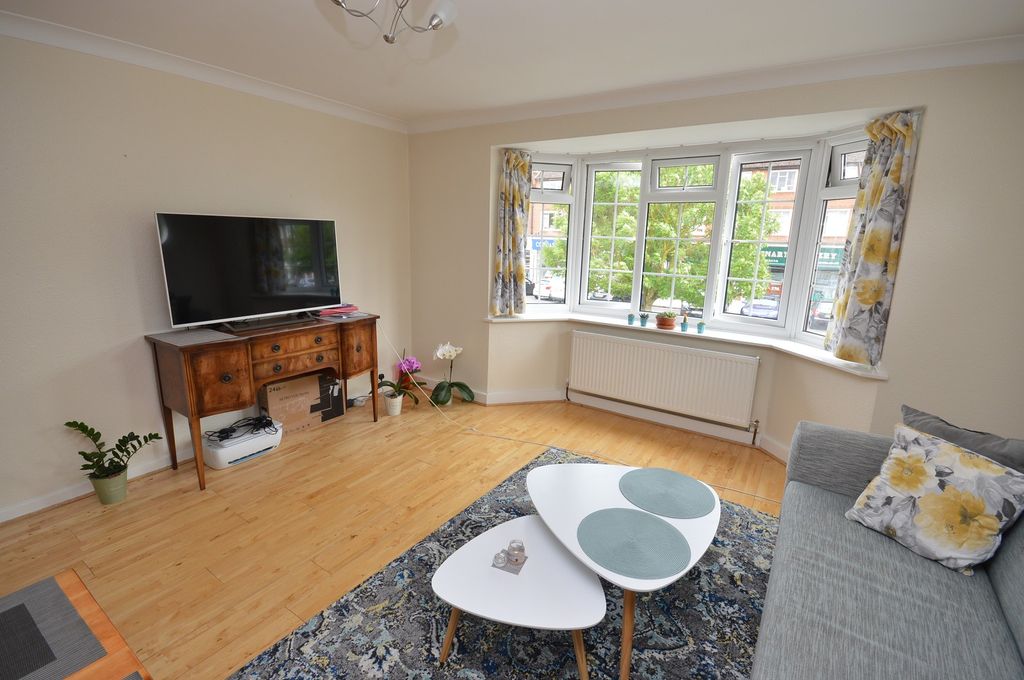 Property photo 2 of 10 Lounge Extra Photo