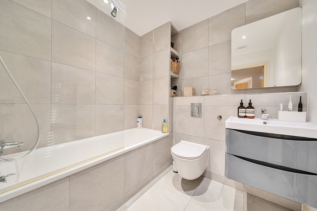 Property photo 3 of 24 Bathroom