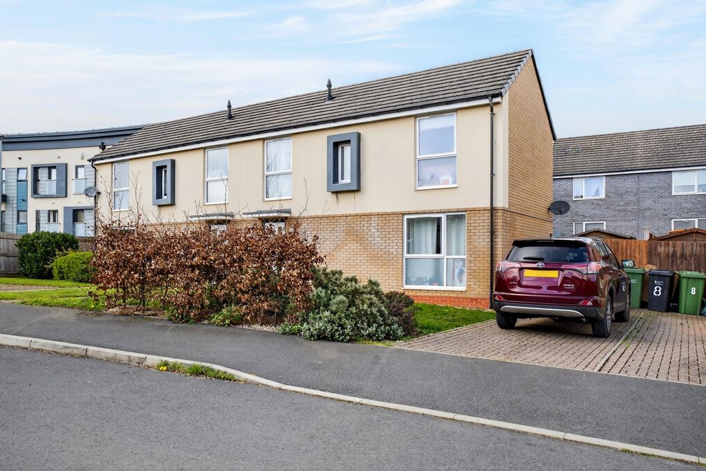 Property photo 1 of 11 Front (2)