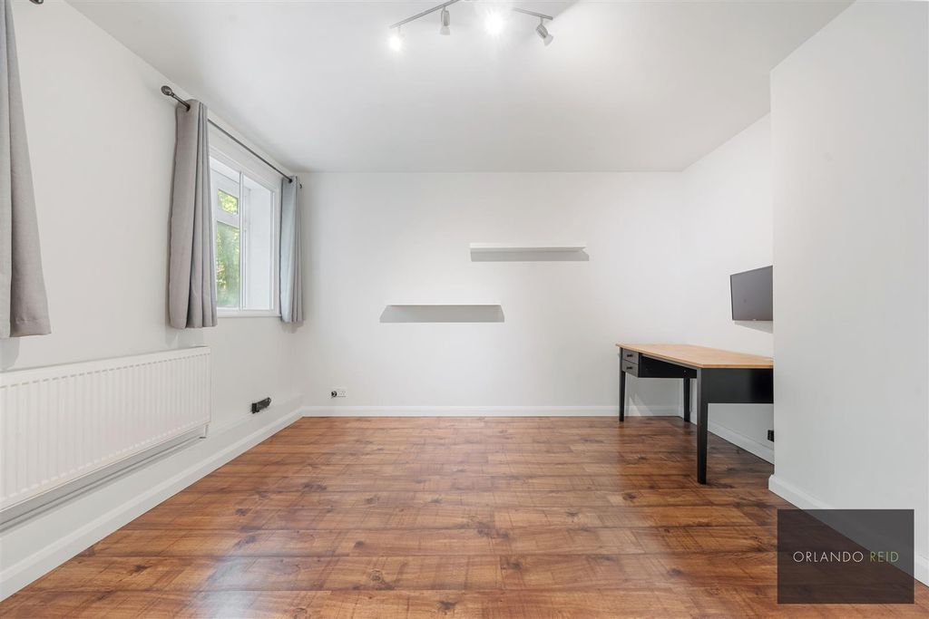 Property photo 2 of 12 Flat 6, Greenwood House Ec1R 4Rj-2.Jpg