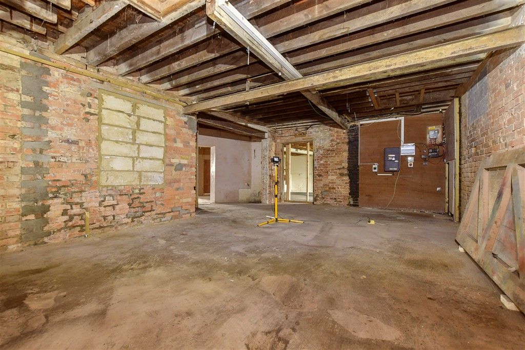 Property photo 3 of 16 Area 3