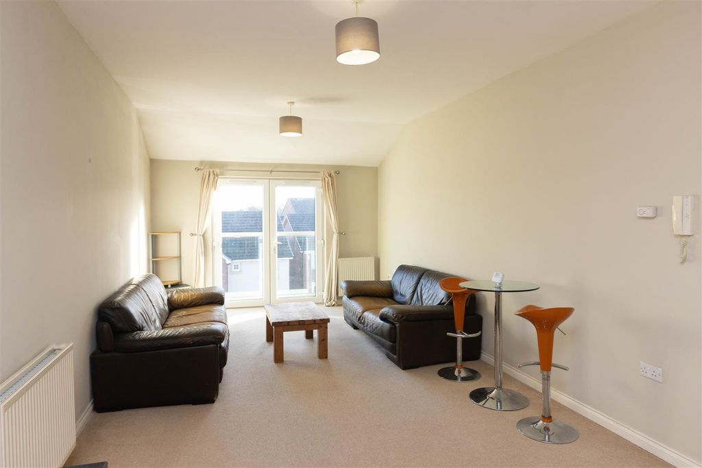 Property photo 2 of 7 Lounge