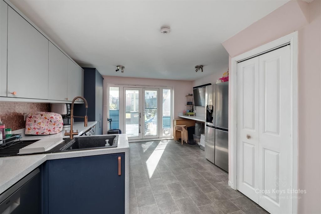 Property photo 2 of 23 Kitchen/Diner