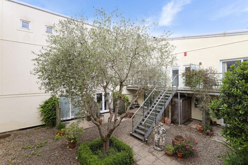 Property photo 1 of 23 6 Painswick.Jpg