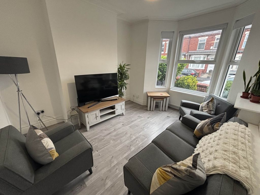 Property photo 2 of 25