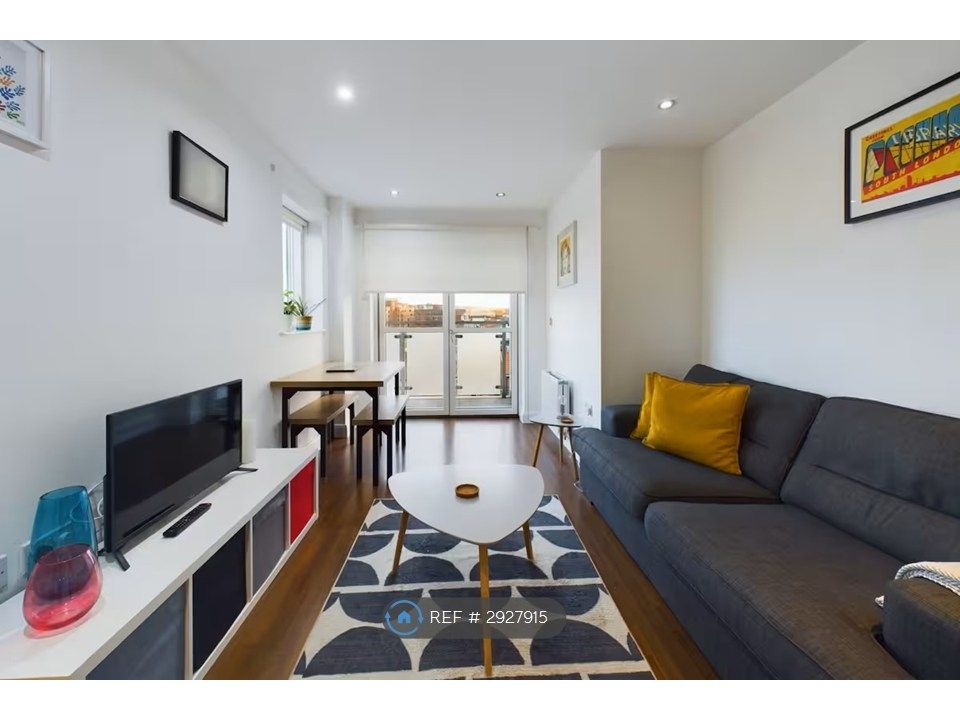 Property photo 1 of 10 Living Room