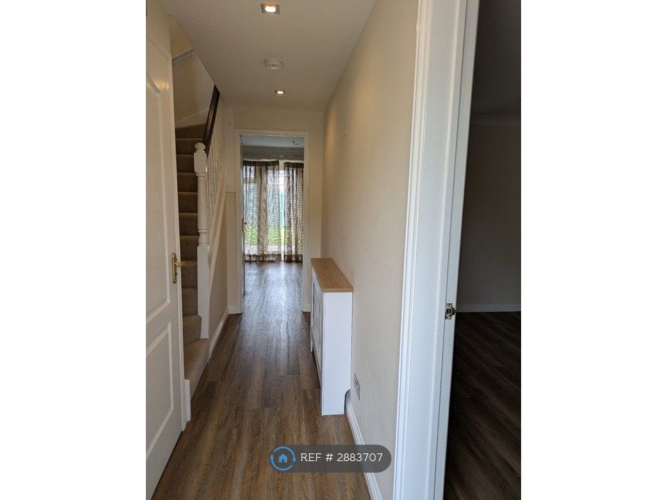Property photo 2 of 16 Entrance Hallway