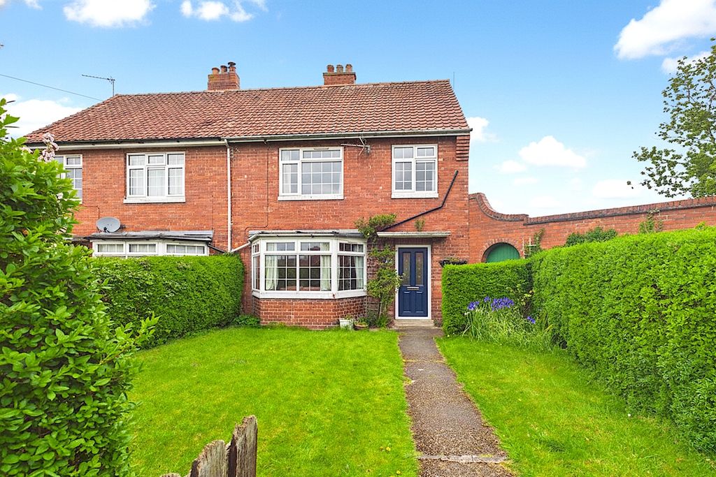 Property photo 1 of 18 Carlton Road - Front1