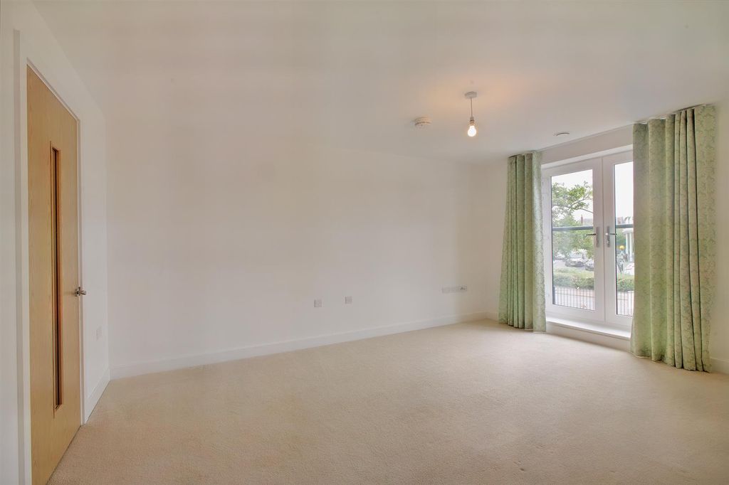 Property photo 3 of 12 8552279-Interior12-800.Jpg