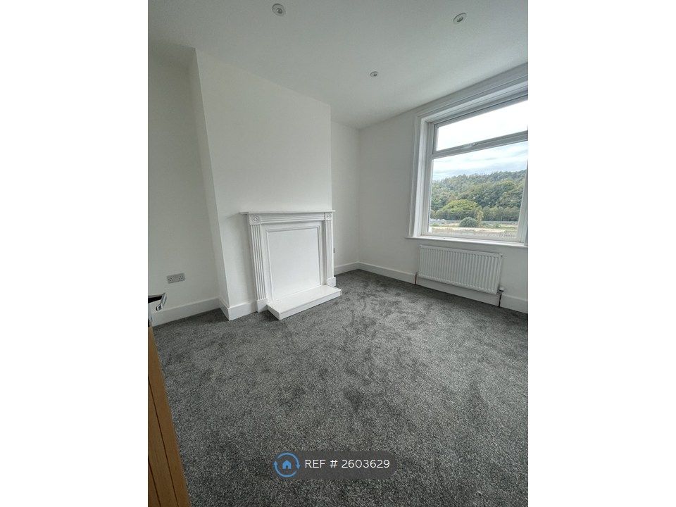 Property photo 2 of 7 Living Room