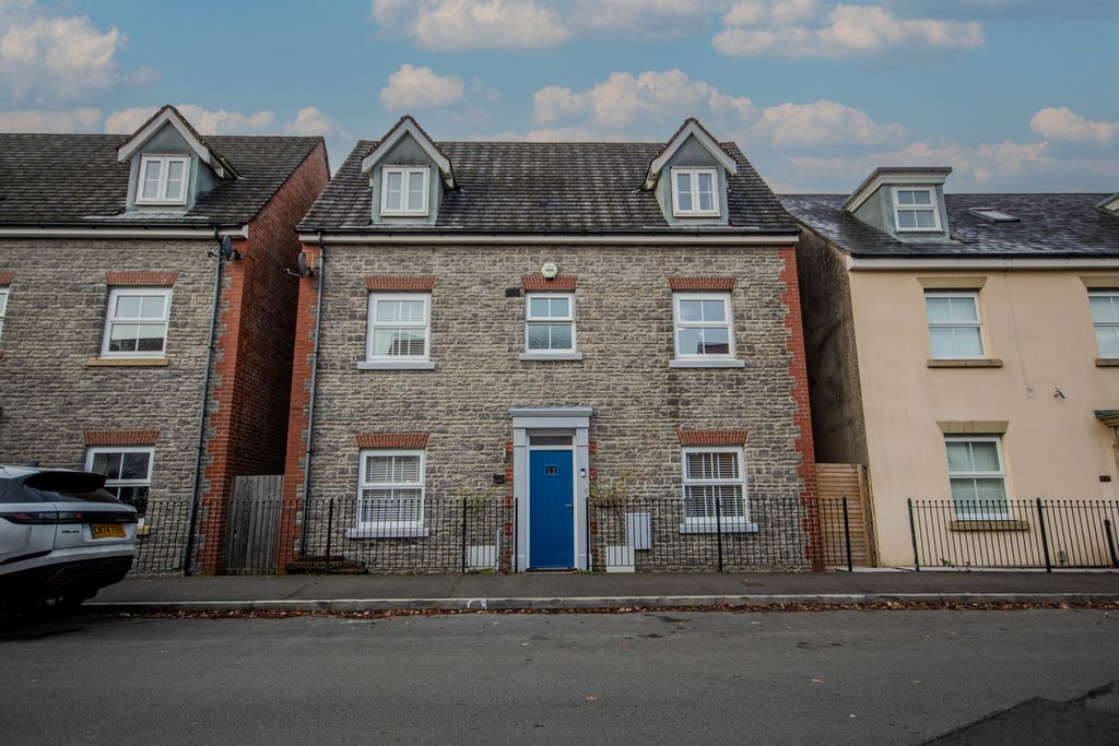 Property photo 1 of 36