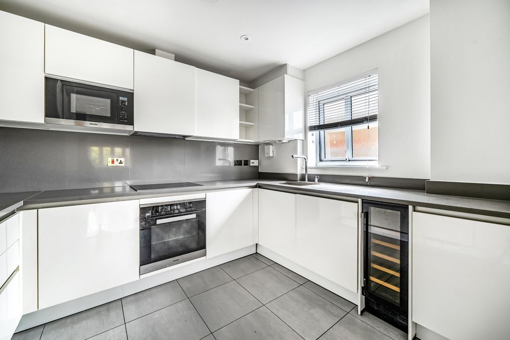 Property photo 2 of 10 1369905-5-68F22F7...