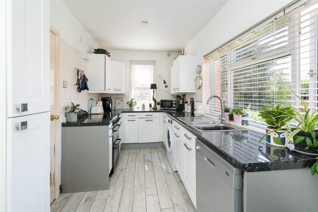 Property photo 3 of 15 25 Fetherstone Grange, Glasshouse Lane, Lapworth B