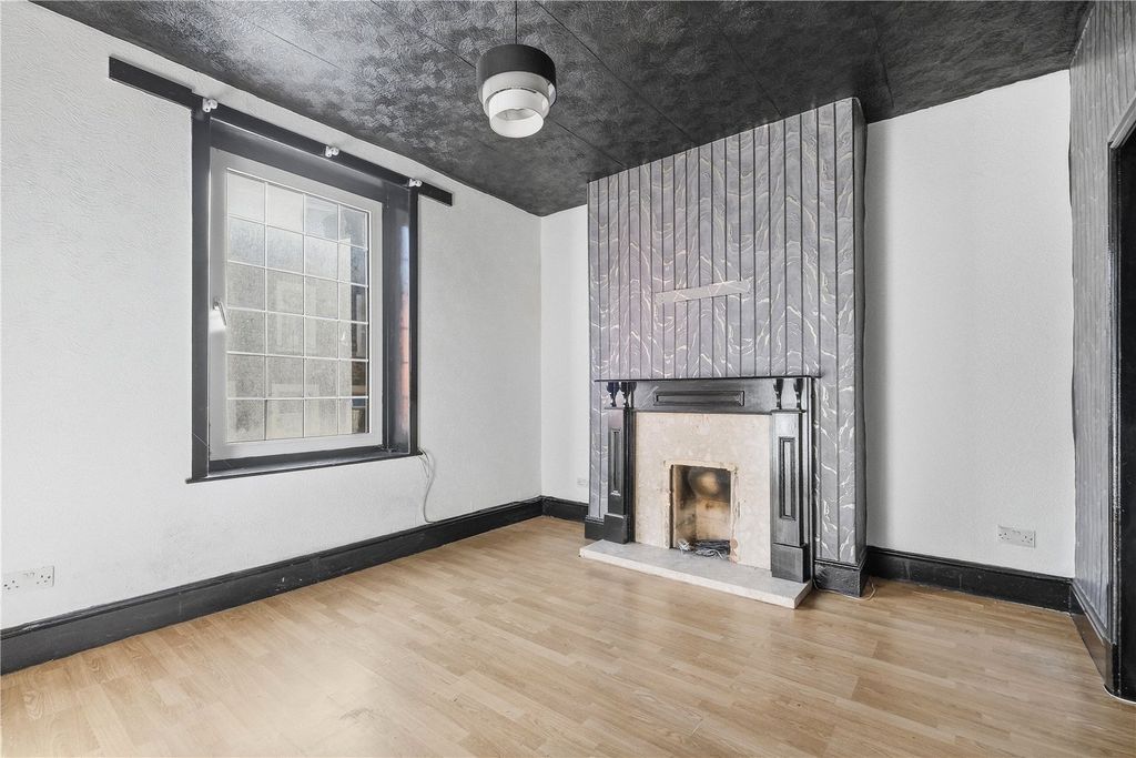 Property photo 2 of 14 Lounge