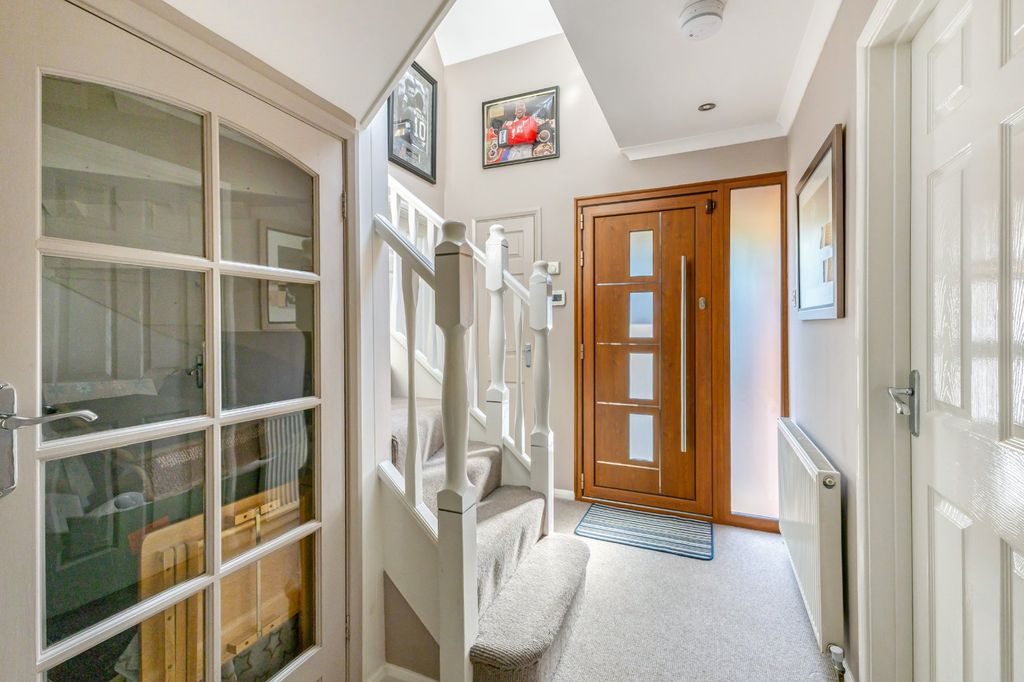 Property photo 2 of 21 Entrance Hall
