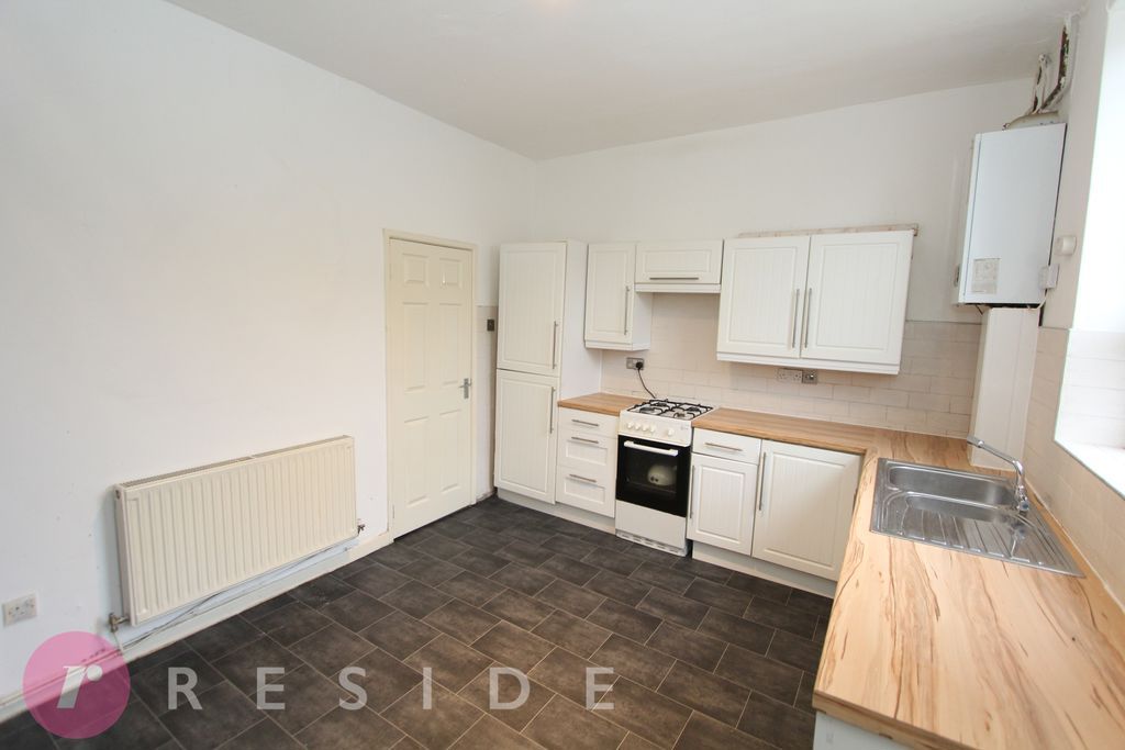 Property photo 3 of 9 Dining Kitchen