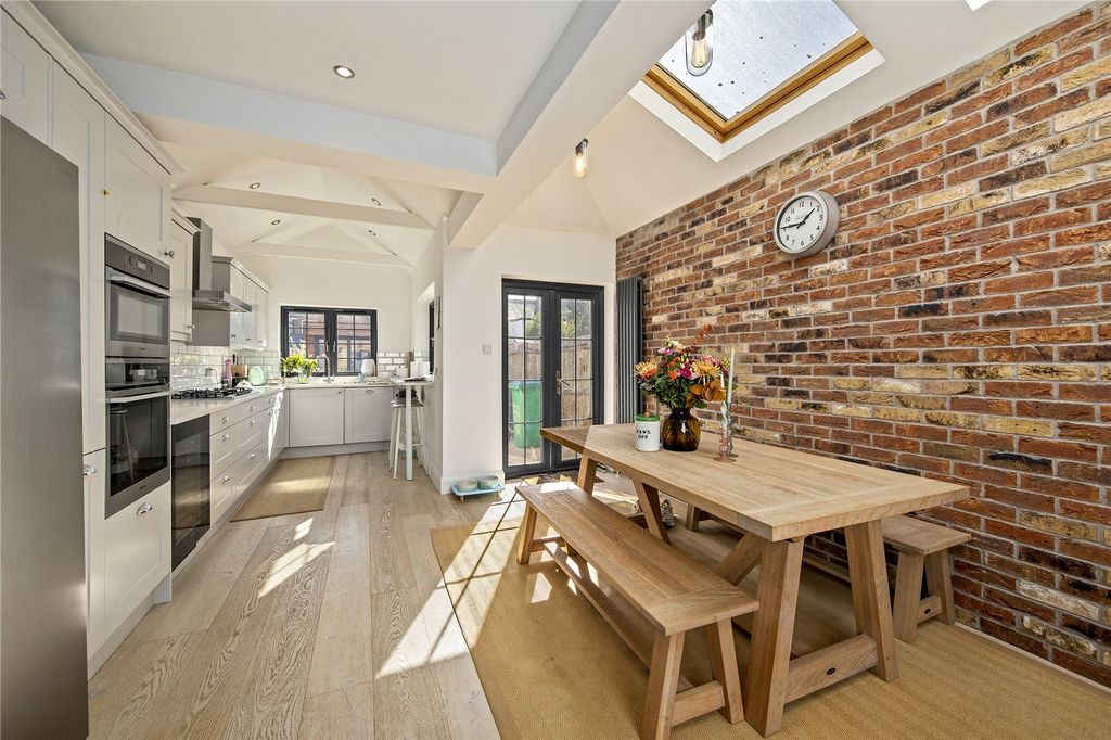 Property photo 3 of 21 Picture No. 14