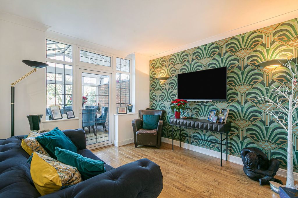 Property photo 3 of 19