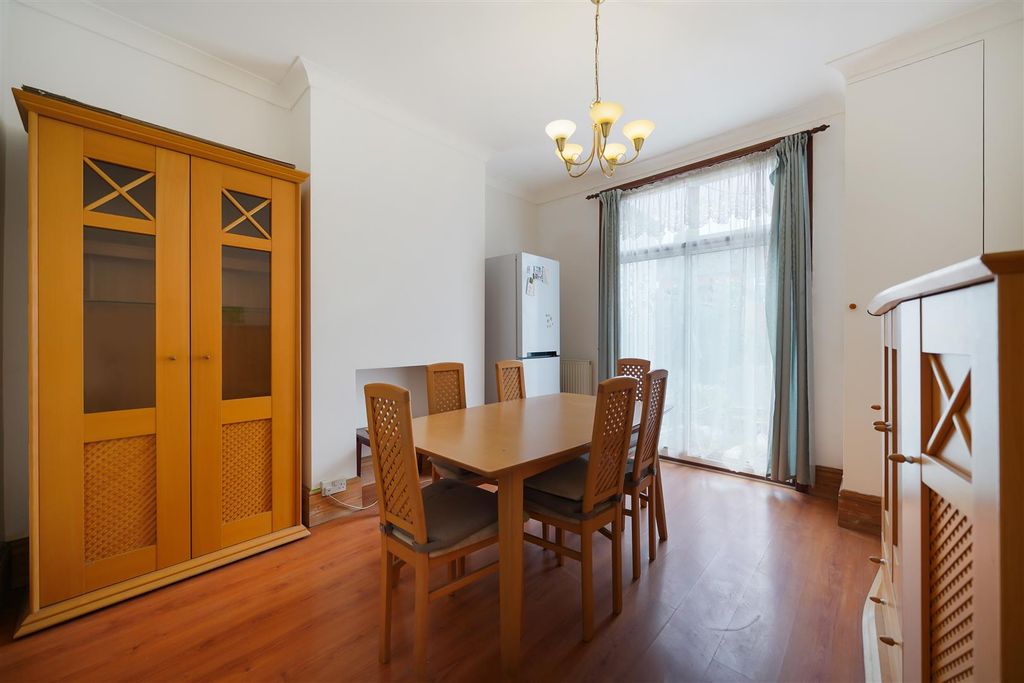 Property photo 3 of 10 16 Rosebank Avenue - Veqvfypcbfhfk7Tq6K7G.Jpg