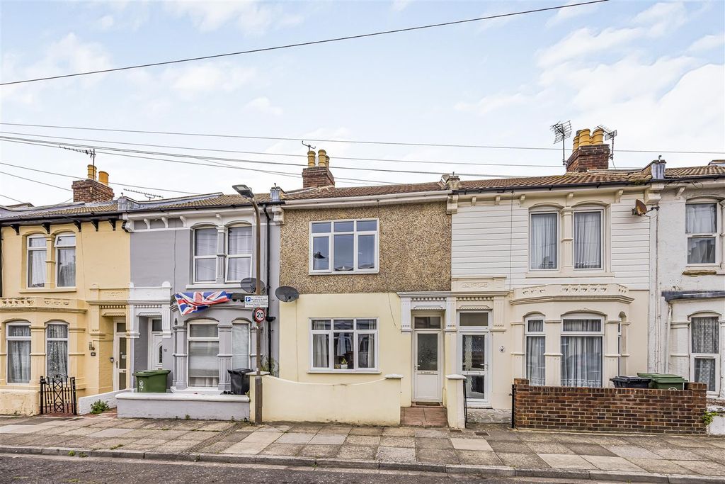 Property photo 1 of 16 54 Seagrove Road, Portsmouth-Porticomarketing-Sold
