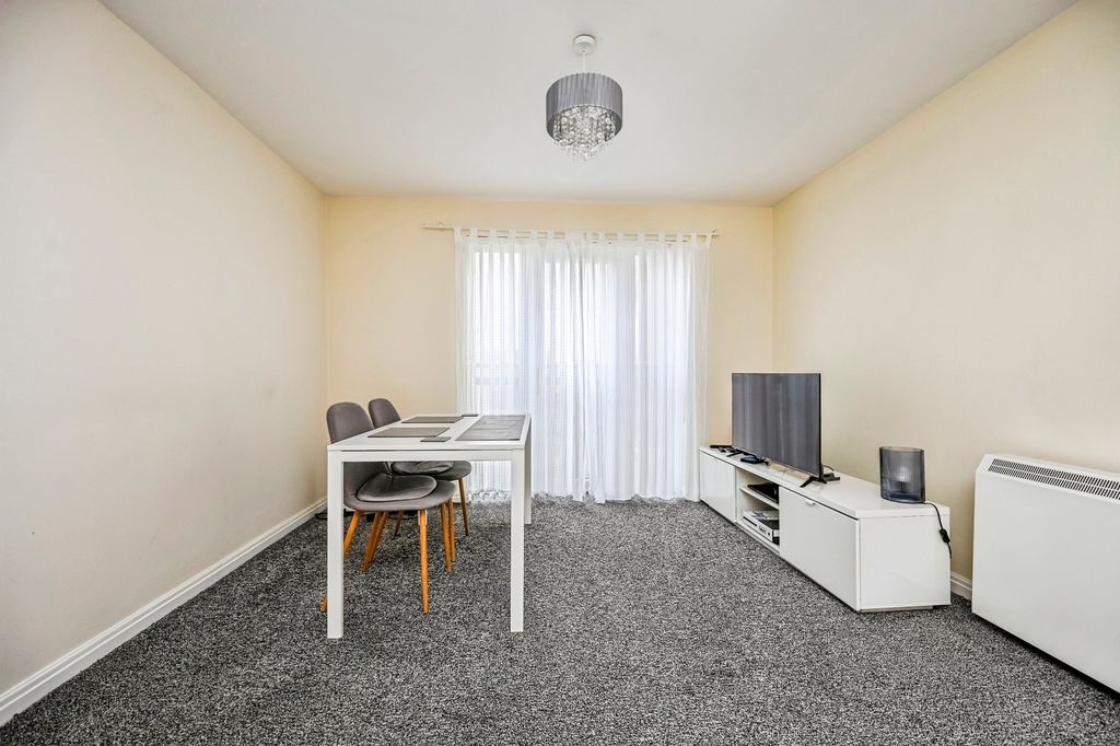 Property photo 3 of 17 Photo
