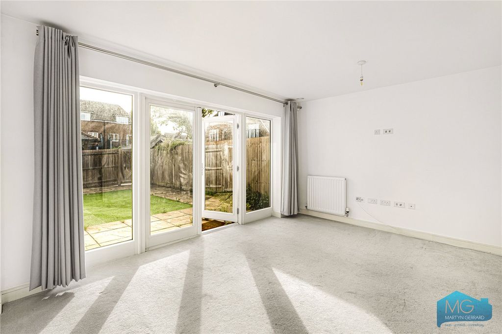 Property photo 2 of 18 Picture No. 24