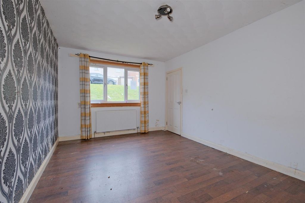 Property photo 2 of 16 Lounge