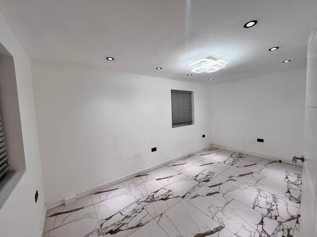 Property photo 2 of 13 Gallery