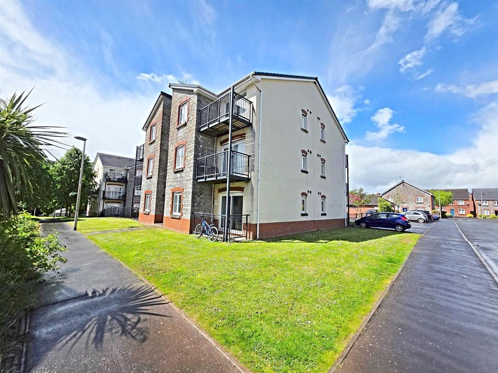 Property photo 1 of 11