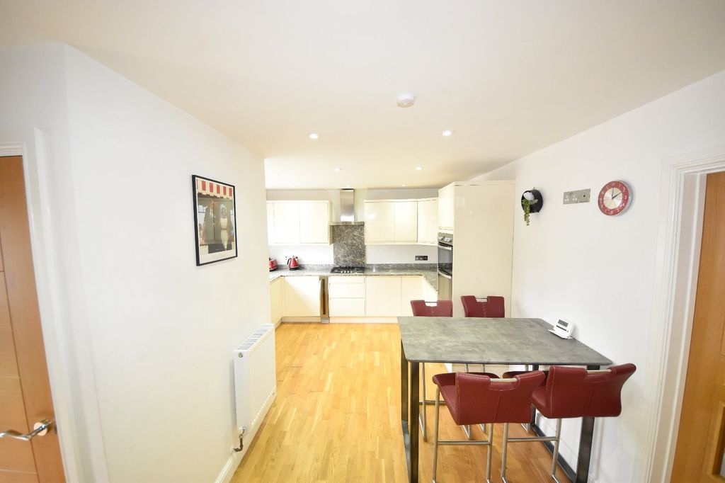 Property photo 3 of 14 Kitchen