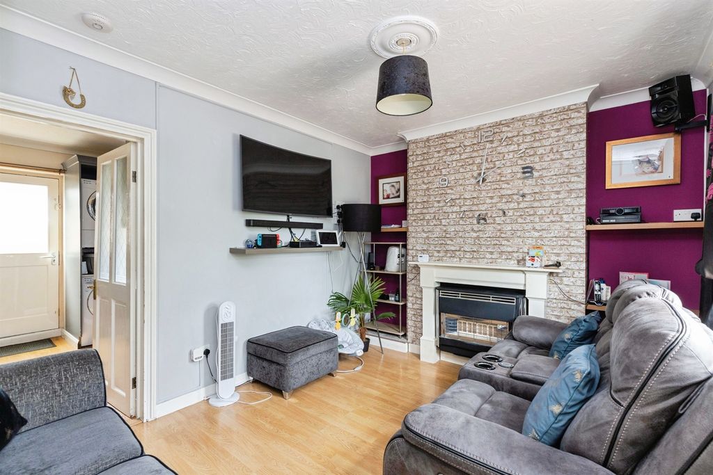 Property photo 3 of 14