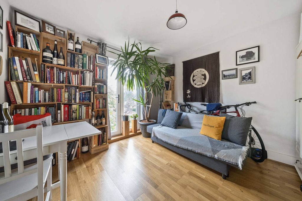 Property photo 3 of 11