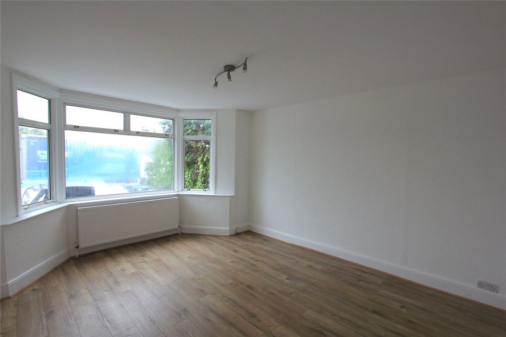 Property photo 2 of 14 Picture No. 15