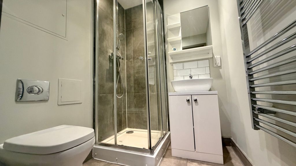 Property photo 3 of 11 Bathroom