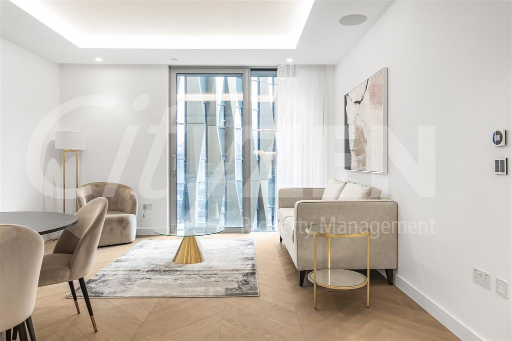 Property photo 2 of 18 Reception