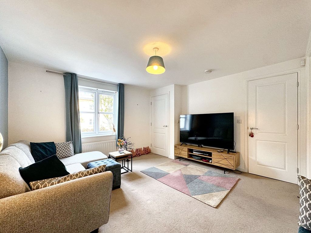Property photo 3 of 27