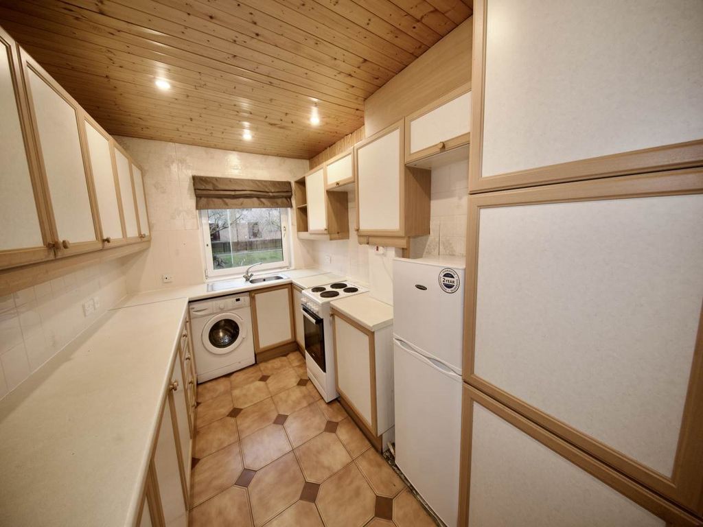 Property photo 2 of 8 Kitchen 89 (1)