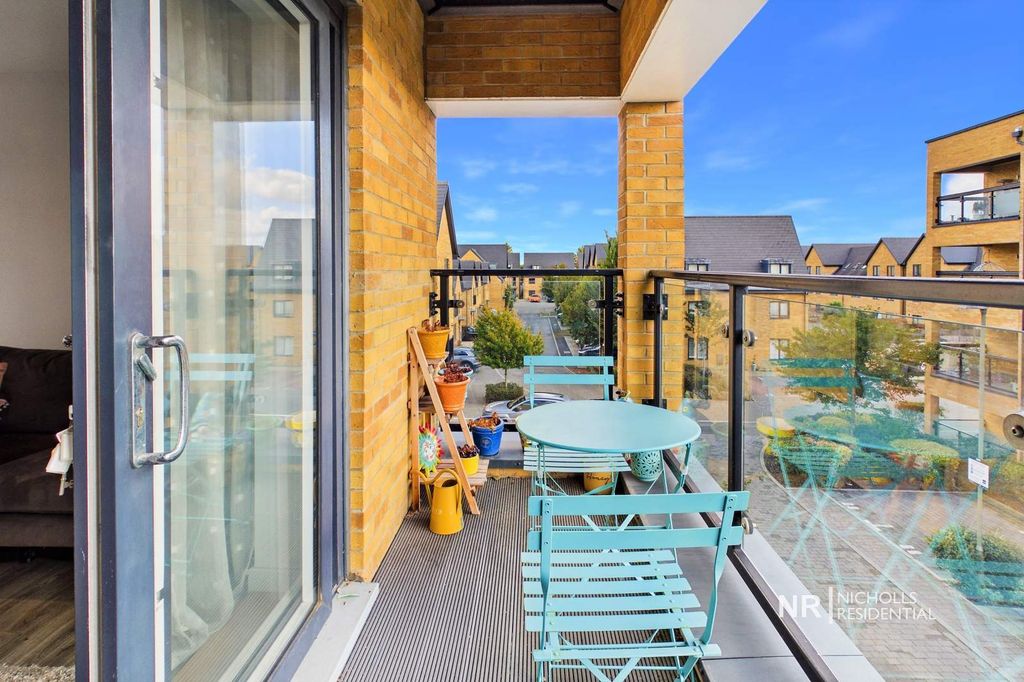 Property photo 2 of 17 Balcony