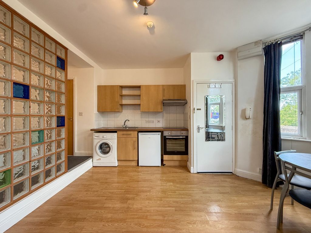 Property photo 3 of 7 4403442