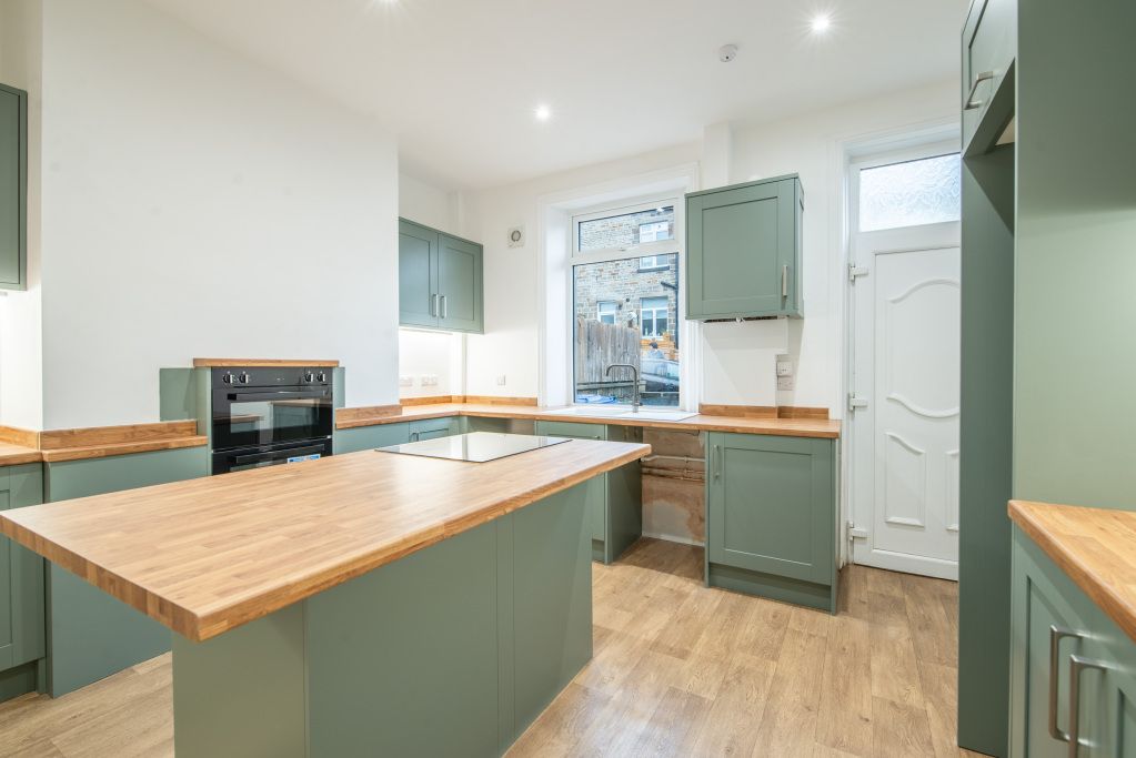 Property photo 3 of 22 Dining Kitchen