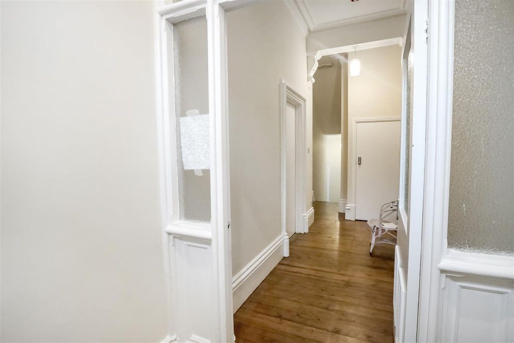 Property photo 3 of 21 Entrance Hallway Communal.Jpg