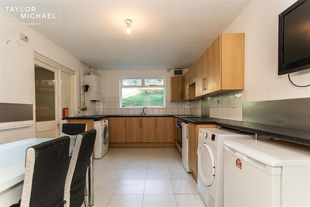 Property photo 2 of 23 Kitchen