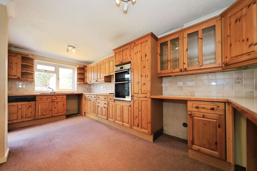 Property photo 3 of 12 Breakfast Kitchen