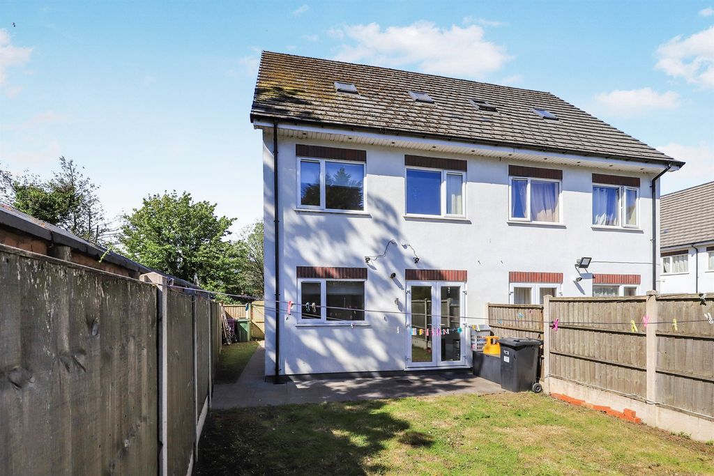 Property photo 2 of 18